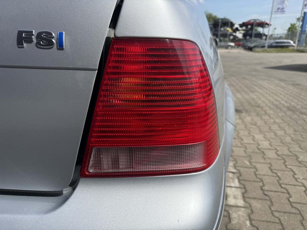 VW Bora original R&uuml;cklicht R&uuml;ckleuchte Schlussleuchte rechts Limousine Bj.2002